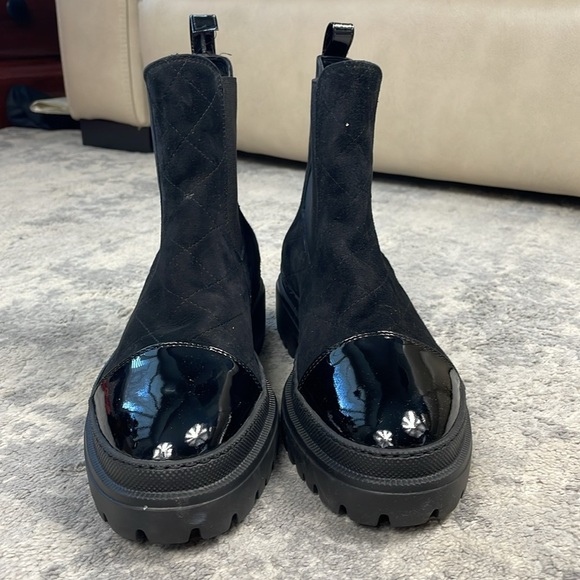 New AGL Mary Beat Quilted Ankle Boot Patent Leather Cap Toe Sz 38.5 - Picture 7 of 16